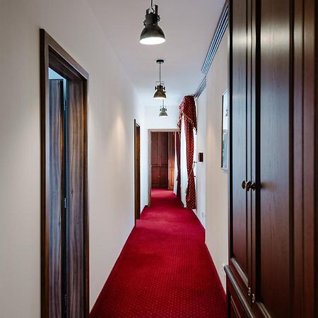 Petra Inn Apartments In Historical Palace Bratislava Bagian luar foto