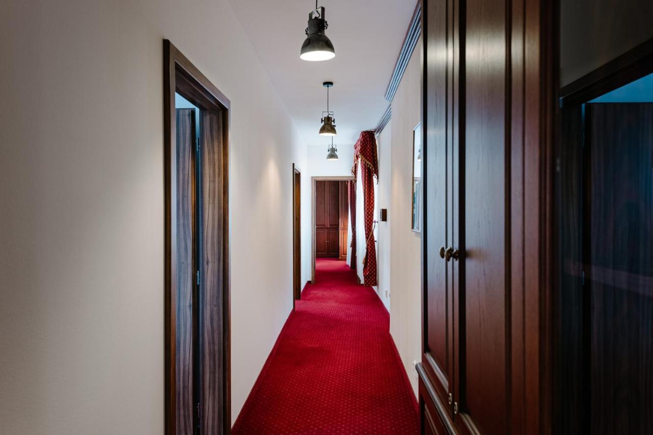 Petra Inn Apartments In Historical Palace Bratislava Bagian luar foto