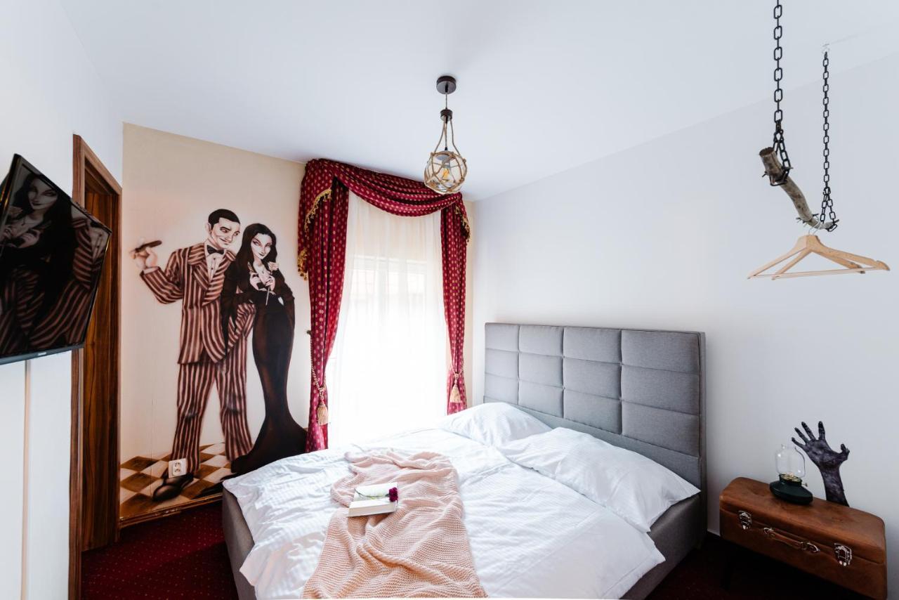Petra Inn Apartments In Historical Palace Bratislava Bagian luar foto