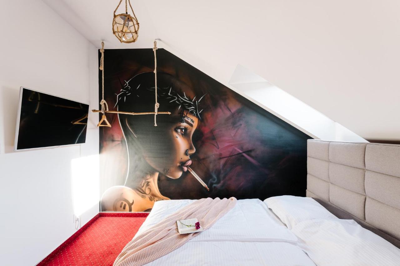 Petra Inn Apartments In Historical Palace Bratislava Bagian luar foto