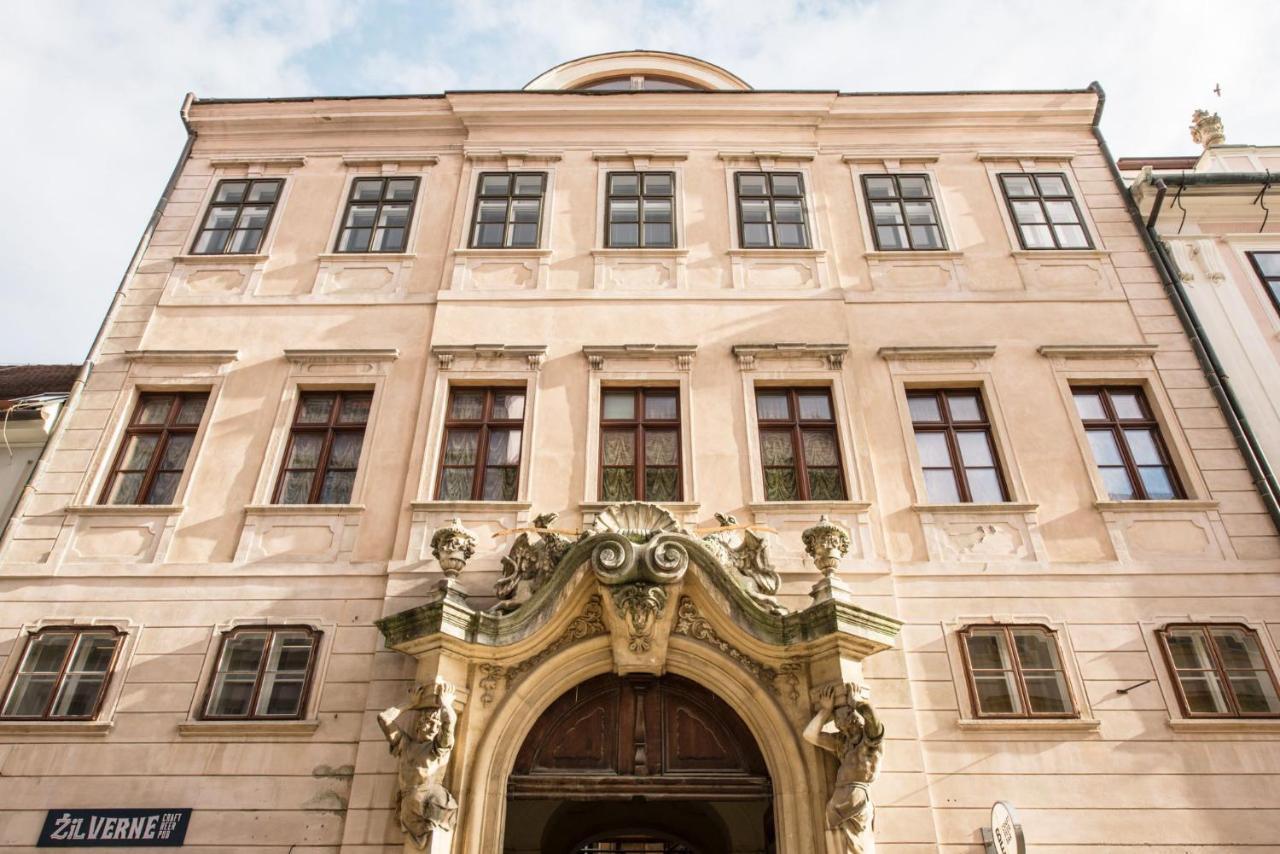 Petra Inn Apartments In Historical Palace Bratislava Bagian luar foto