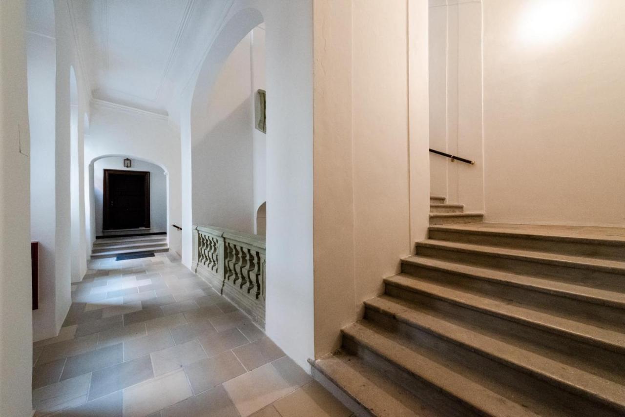 Petra Inn Apartments In Historical Palace Bratislava Bagian luar foto